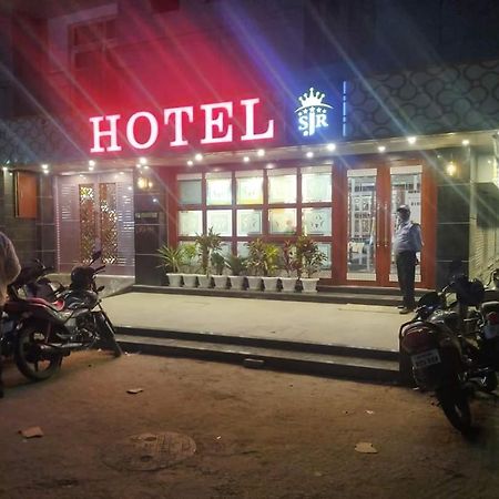 Hotel Sjr Varanasi Exterior foto